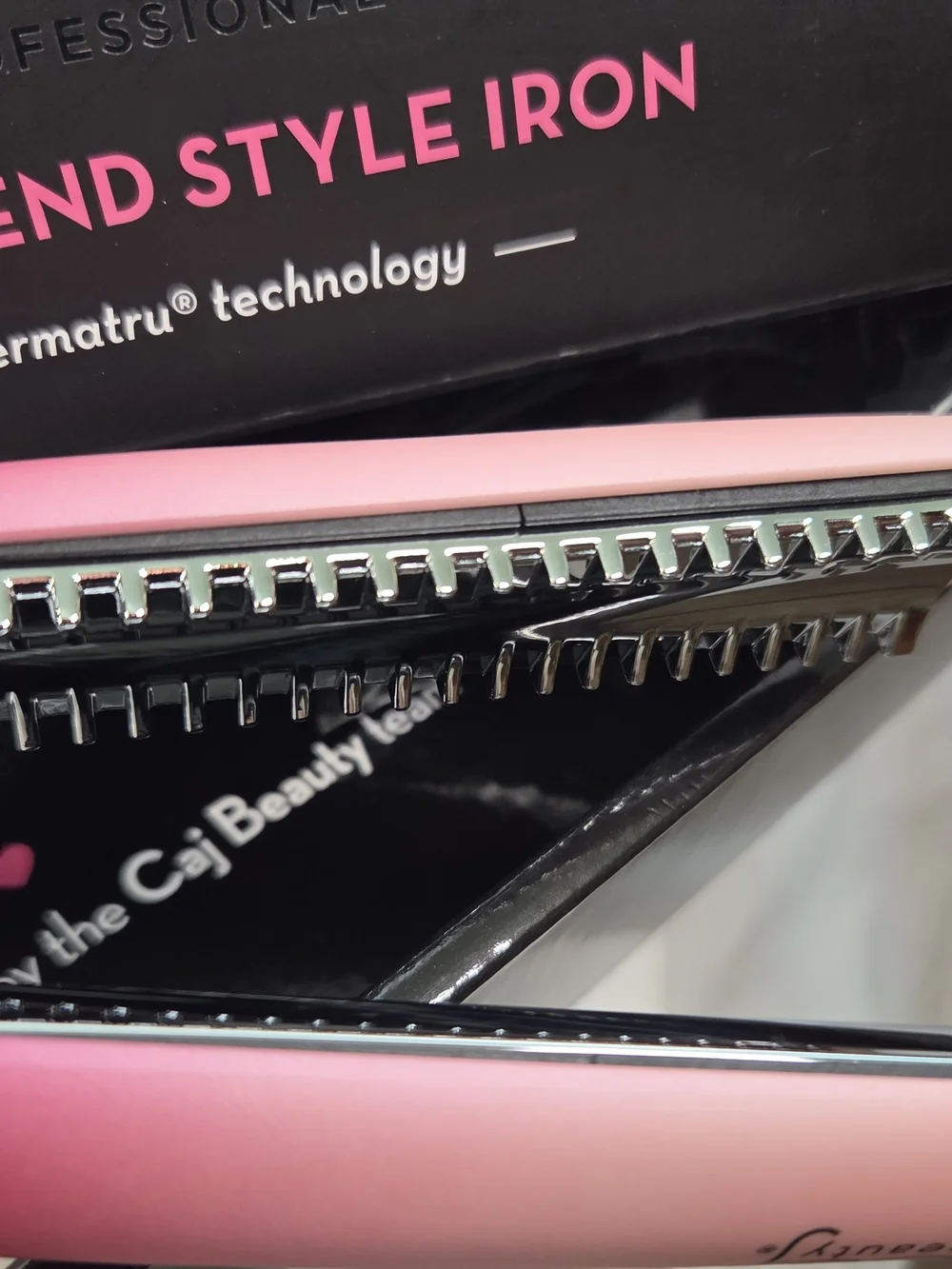 Professional Pink Clip & Bend Styler with Thermatru Technology